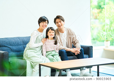 家庭室內年輕 90015903