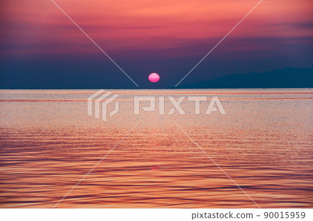 Takaoka City, Toyama Prefecture, a spectacular view of the sunrise over Toyama Bay from the Amaharashi Coast 90015959