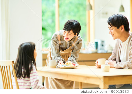 Family meal 90015983