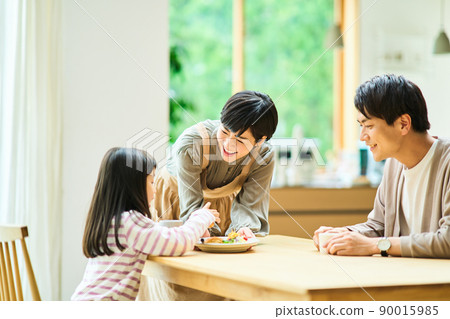 Family meal Family meal 90015985