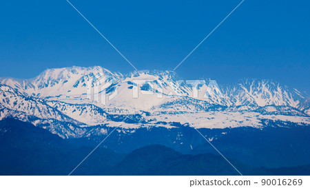 從富山縣富山市富山平原眺望立山山脈的絕景 90016269