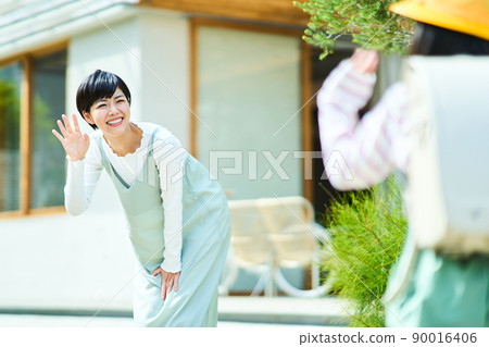 家庭室內年輕 90016406