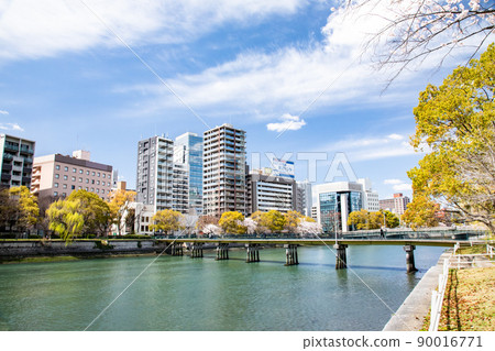 It is the scenery of the city of Hiroshima with many rivers. It is a building district to the west of the Kyobashi River. Hiroshima Prefecture It is the scenery of the city of Hiroshima with many rivers. It is a building district to the west of the Kyobashi River. Hiroshima Prefecture 90016771
