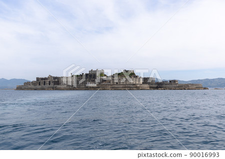 俯瞰軍艦島的地域景觀(長崎縣羽島) 俯瞰軍艦島的地域景觀(長崎縣羽島) 90016993