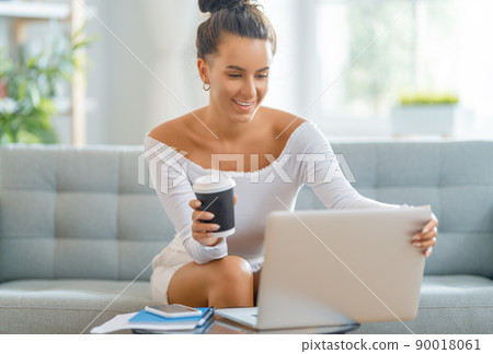 woman working on laptop at home 90018061