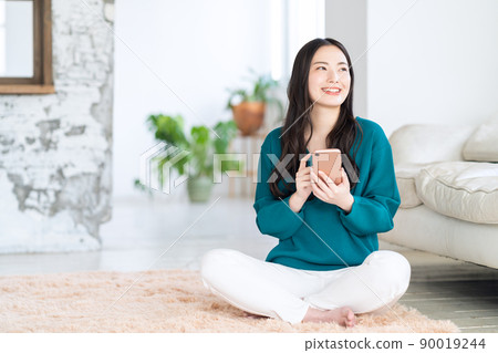 女性智能手機生活新常態 90019244