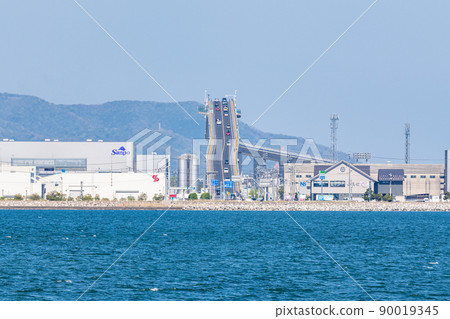 鳥取縣境港市（島根縣松江市）熟悉實心胎面斜坡的江島大橋 90019345