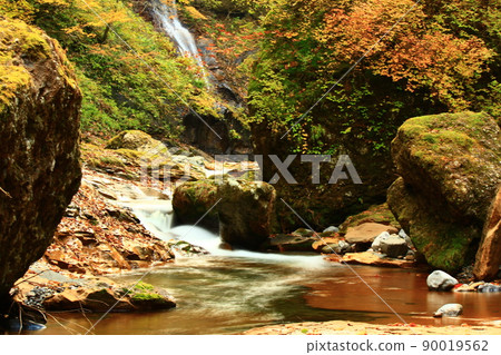 Clear current of valley Clear current of valley 90019562