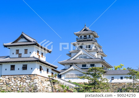 《Ehime Prefecture》 Fresh green season, Imabari Castle in fine weather (Imabari Castle Ruins) _ Toricho, Imabari City 90024250