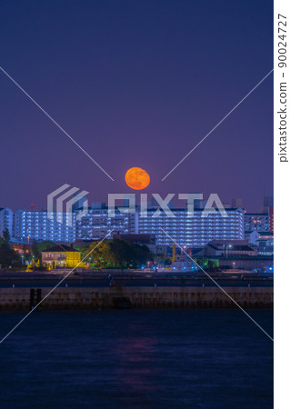 Kobe Port Island Moonrise 90024727