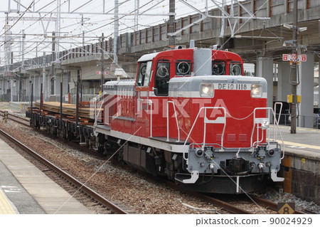 停在山陽本線五叉站的DE10型內燃機車牽引鐵路運輸列車(藥神光林) 停在山陽本線五叉站的DE10型內燃機車牽引鐵路運輸列車(藥神光林) 90024929