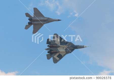 蘇霍伊 Su-57 和 MiG-35 編隊 蘇霍伊 Su-57 和 MiG-35 編隊 90026378