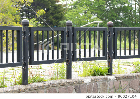 Fences, fences, barricades, guards, iron, aluminum, aluminum fences, outdoors 90027104