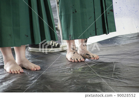 赤腳女學生 90028552