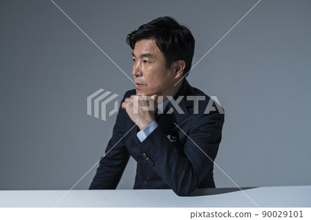 Businessman in his 60s Businessman in his 60s 90029101