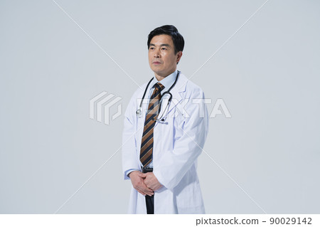 Doctor in his 60s Doctor in his 60s 90029142