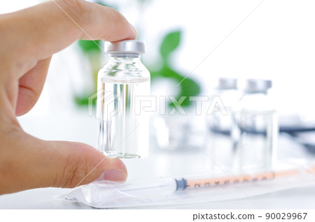 Hand holding a vial Hand holding a vial 90029967