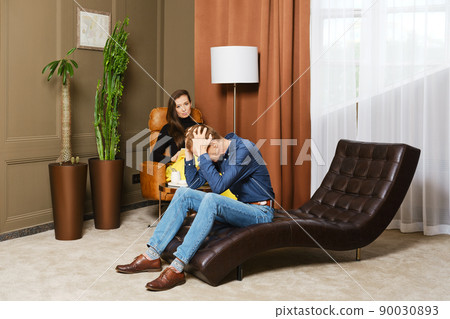Man clutched his head in despair during the visit to psychologist 90030893