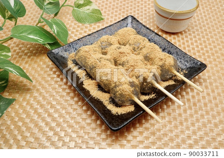Skewered Warabimochi Skewered Warabimochi 90033711