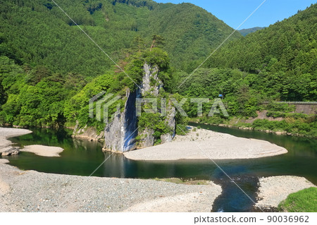 [Ehime Prefecture] Mimidodake (Niyodo River) under fine weather 90036962
