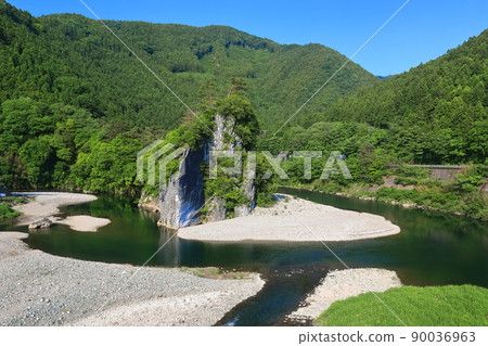 [Ehime Prefecture] Mimidodake (Niyodo River) under fine weather 90036963