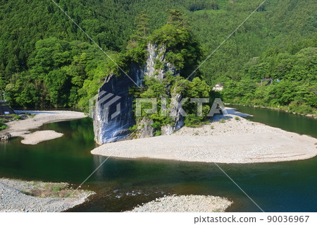 [Ehime Prefecture] Fresh green Mimidodake (Niyodo River) 90036967