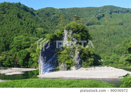 [Ehime Prefecture] Mimidodake (Niyodo River) under fine weather 90036972