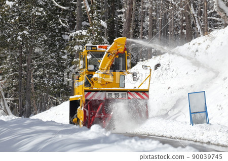 A rotary snowplow that directly scrapes and blows snow away A rotary snowplow that directly scrapes and blows snow away 90039745
