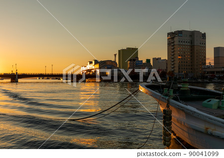 Nusamai Bridge: Sunset and sunset over the Kushiro River Fishing boat 90041099