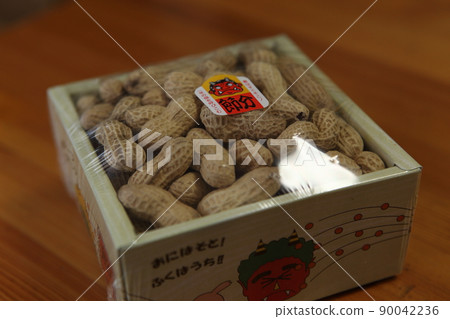 In Aomori prefecture, peanuts are sown in Setsubun (Aomori prefecture) In Aomori prefecture, peanuts are sown in Setsubun (Aomori prefecture) 90042236