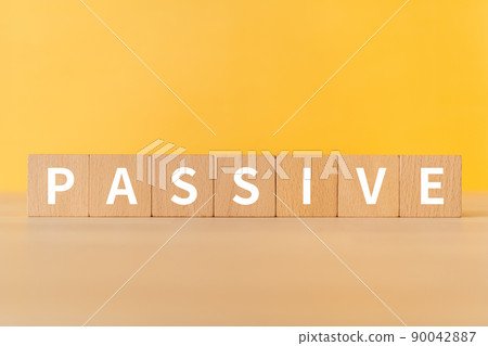 被動和被動形象 | 上面寫著“PASSIVE”的積木 90042887