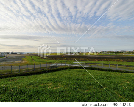 Scenery of Osaka International Airport in the early morning Scenery of Osaka International Airport in the early morning 90043298