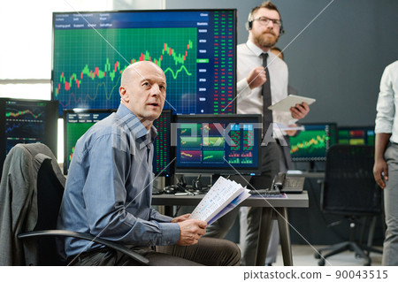 Group of professional investment specialist waiting for current stock trading finish looking at monitor in office 90043515