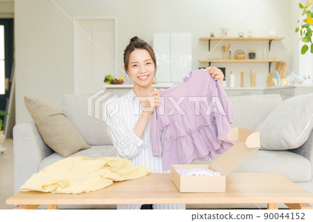 二手衣服銷售、包裝、家庭主婦 90044152