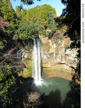 熊本縣上敷郡大和町長原五羅加瀑布的彩虹 90044236