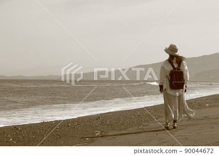 A woman at the beach in Sagami Bay, Odawara A woman at the beach in Sagami Bay, Odawara 90044672