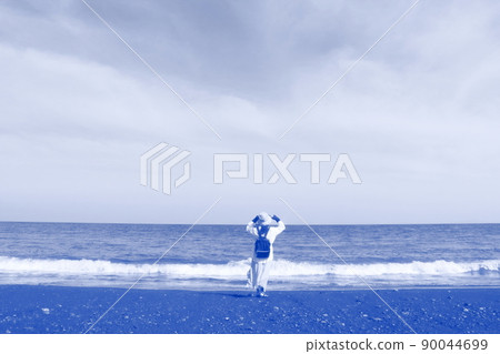 A woman at the beach in Sagami Bay, Odawara 90044699