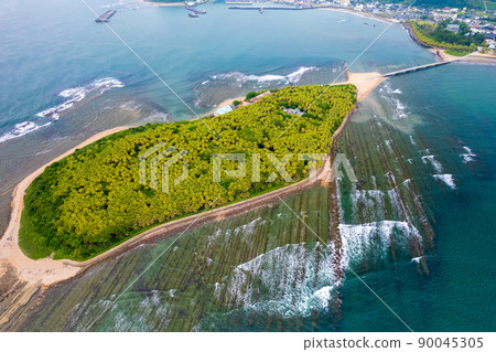 用無人機青島、宮崎縣、青島神社和惡魔的洗衣板進行夢幻般的早晨空中拍攝 90045305