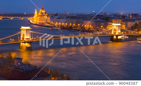 Image of night view of Budapest Chain Bridge over Danube 90048387