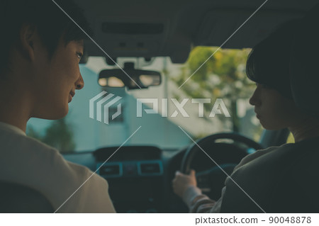 A lot of husband's attention about wife's driving A lot of husband's attention about wife's driving 90048878