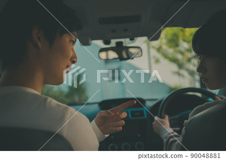 A lot of husband's attention about wife's driving A lot of husband's attention about wife's driving 90048881