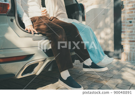 Couple and car Couple and car 90048891