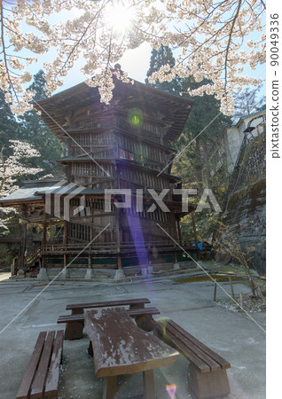 Aizu Sazae Temple surrounded by cherry blossoms, Fukushima Prefecture 90049336