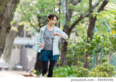 Running women Running women 90049366