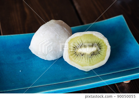 Cross section of fruit Daifuku. A Japanese sweet made by wrapping juicy green kiwifruit with fertilizer and white bean paste. 90050055