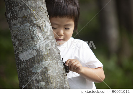 Children collecting insects Children collecting insects 90051011