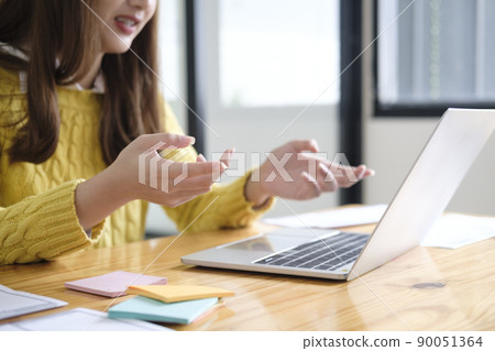Business Video Conference. Online communication technology. 90051364