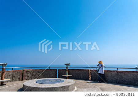 Pilgrimage looking at the Pacific Ocean from the Ashizurimisaki Observatory in Tosashimizu City, Kochi Prefecture 90053811