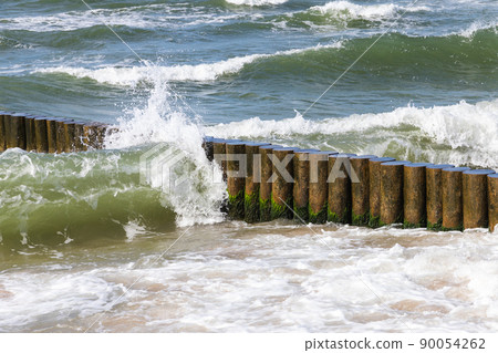 Shore water and wooden breakwater structure 90054262