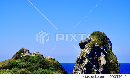 Sunny scenery of Saruiwa, the symbol of Iki Island Sunny scenery of Saruiwa, the symbol of Iki Island 90055041